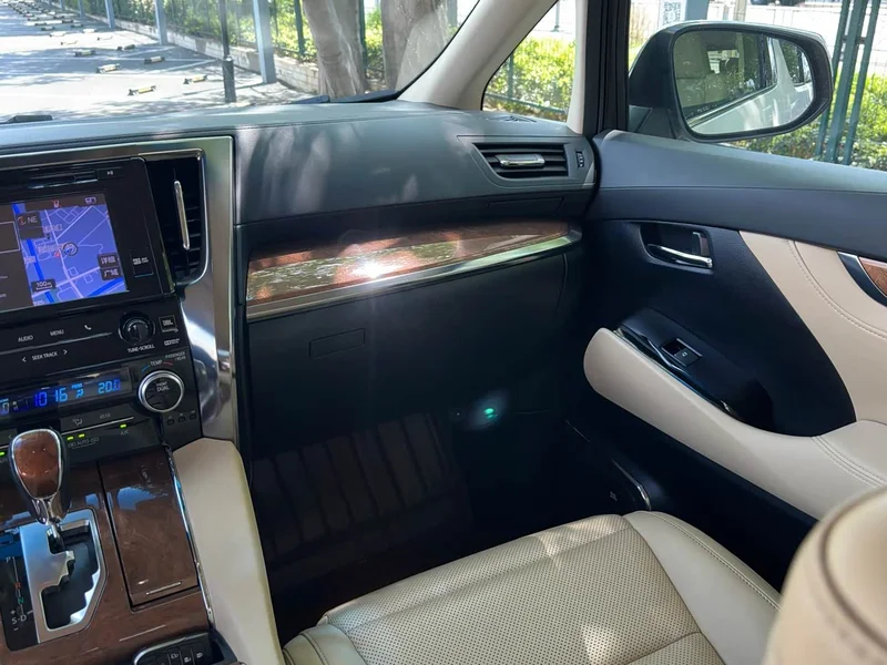 Toyota Alphard — фото 21