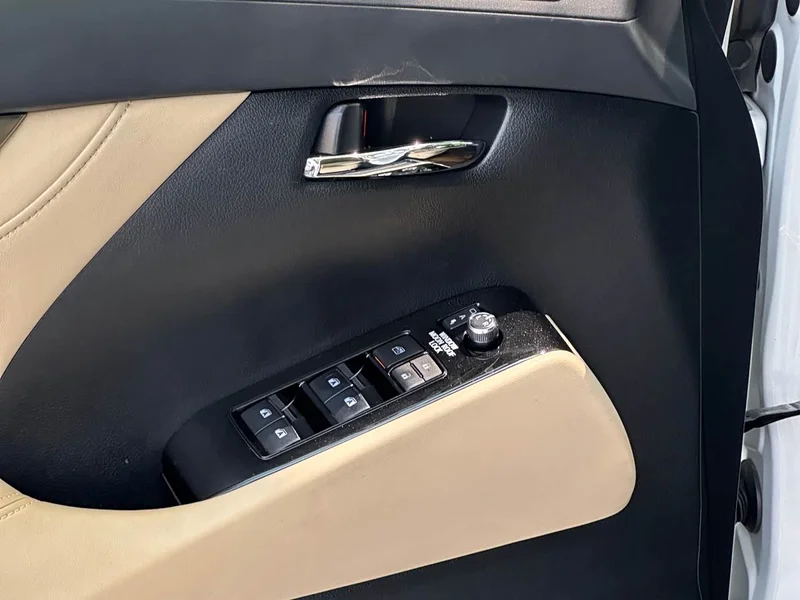 Toyota Alphard — фото 25