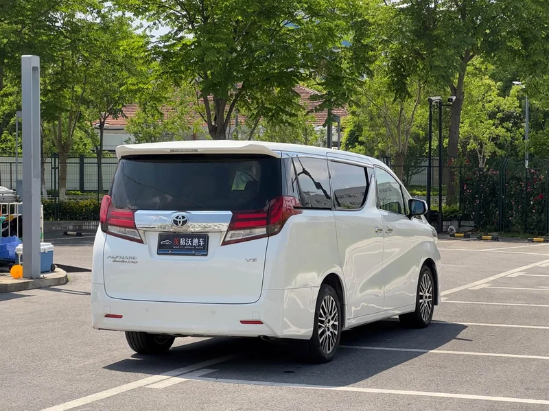 Toyota Alphard — фото 5