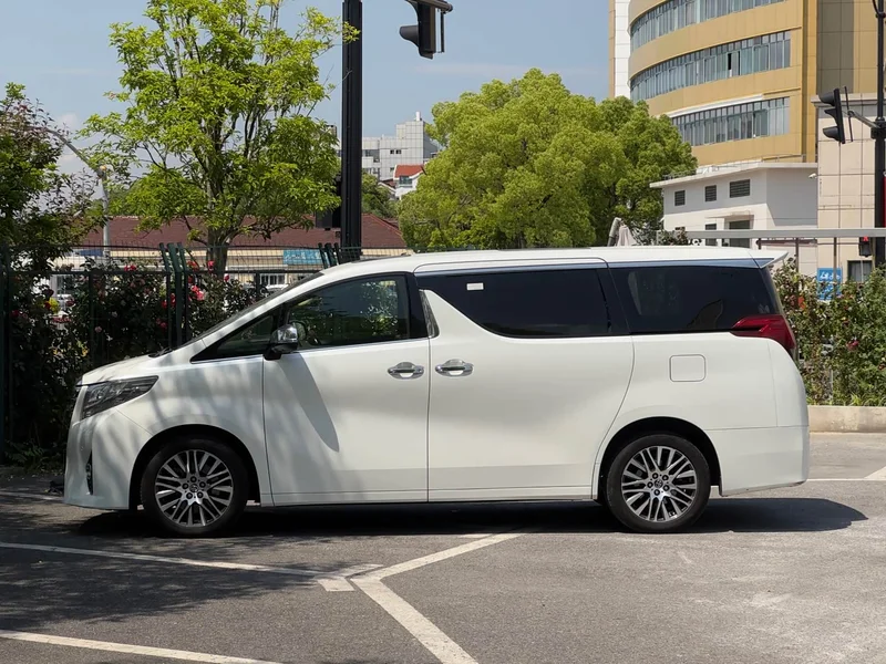 Toyota Alphard — фото 7