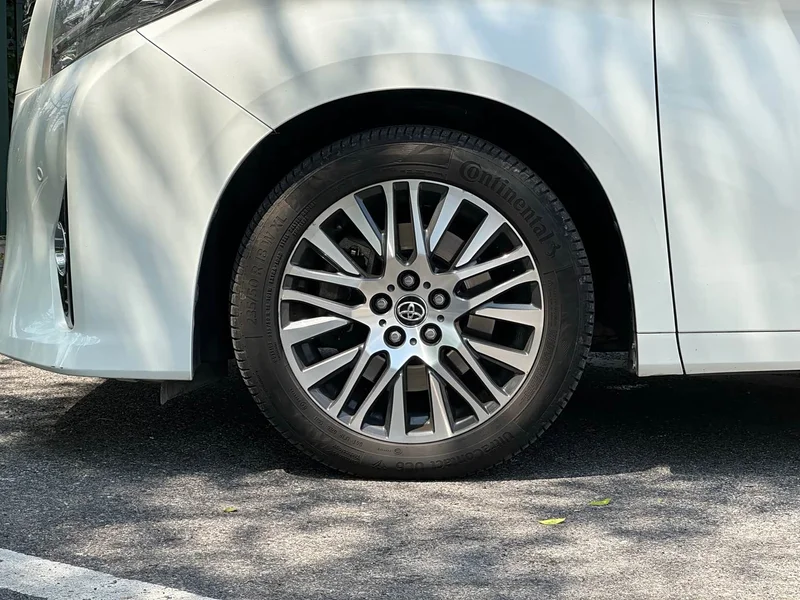 Toyota Alphard — фото 8