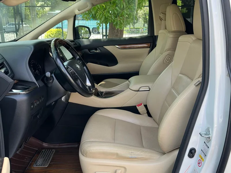 Toyota Alphard — фото 10
