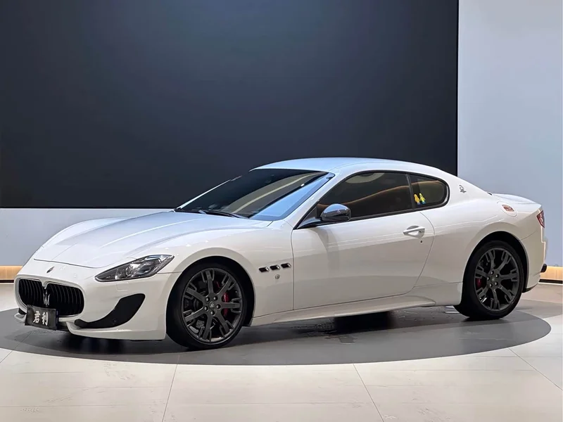 Maserati GranTurismo — фото 1