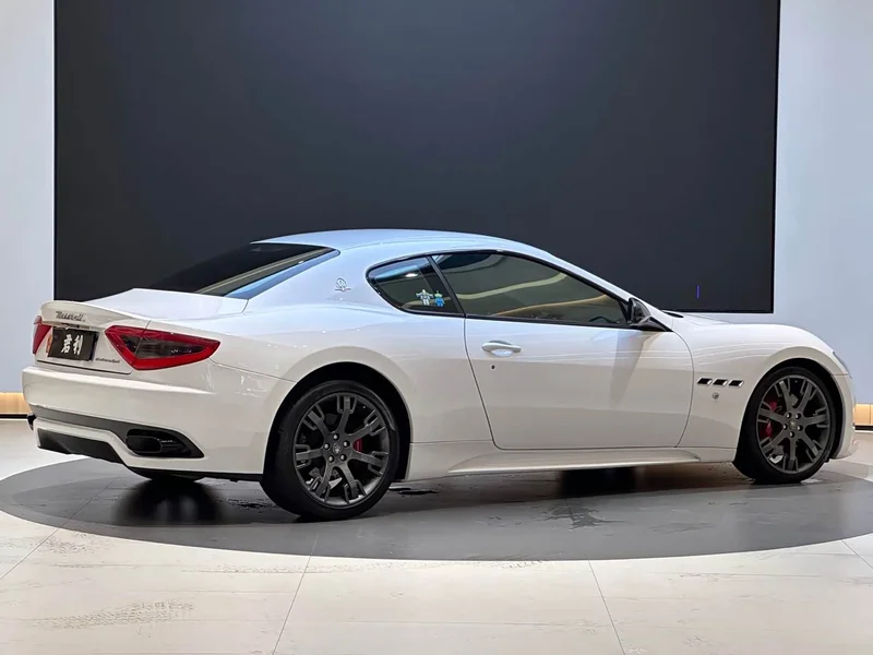 Maserati GranTurismo — фото 5