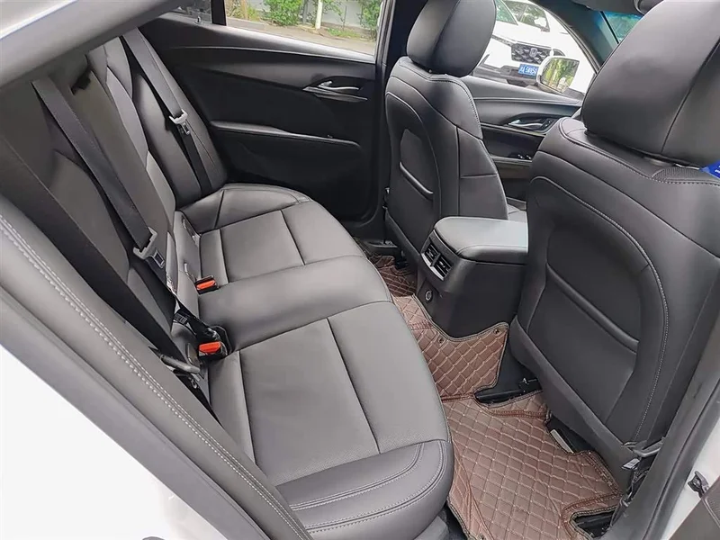 Cadillac CT4 — фото 11