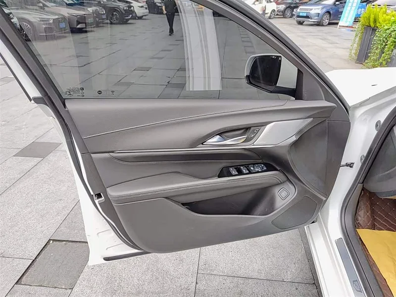 Cadillac CT4 — фото 6