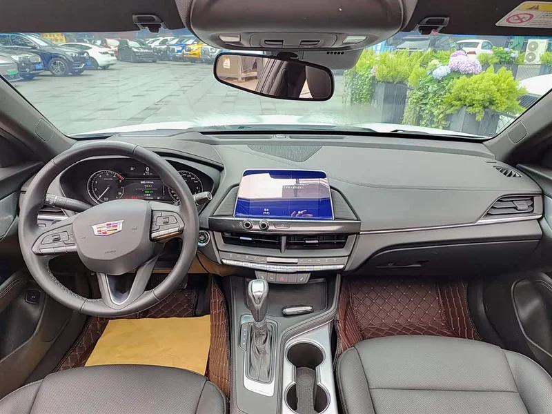 Cadillac CT4 — фото 10