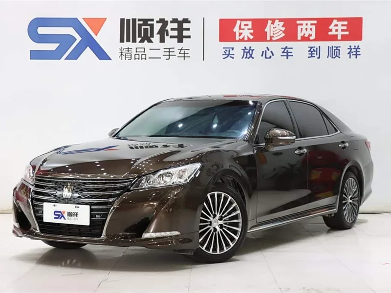 Toyota Crown — фото 1