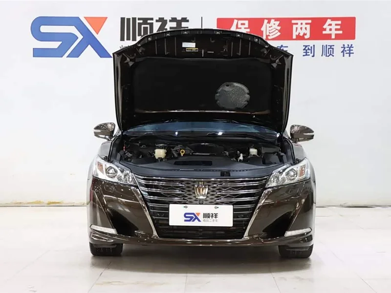 Toyota Crown — фото 18