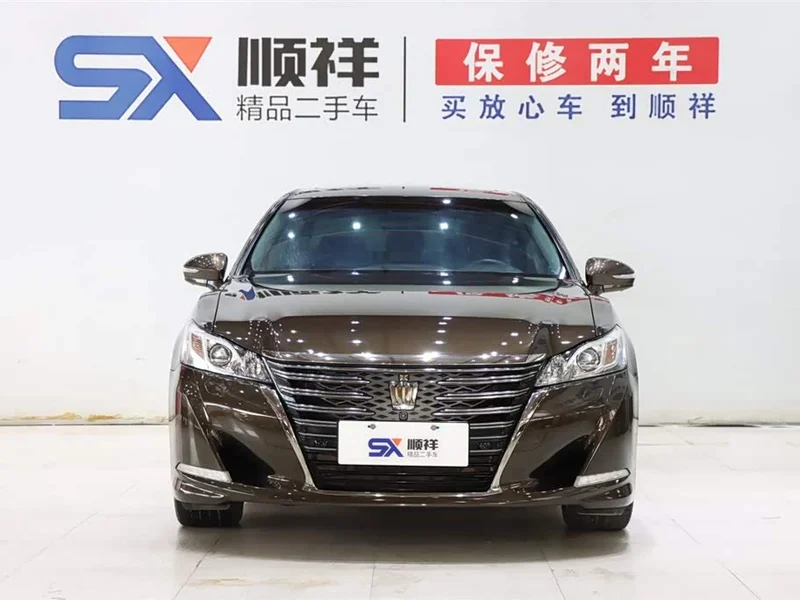 Toyota Crown — фото 2