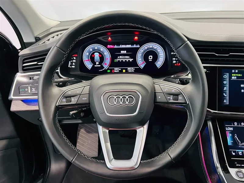 Audi Q7 — фото 12
