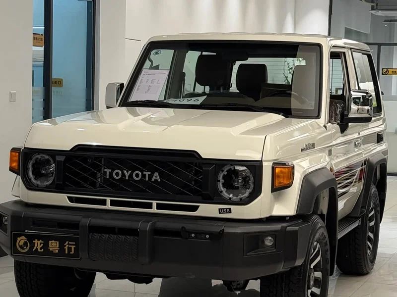 Toyota Land Cruiser (Imported) — фото 1