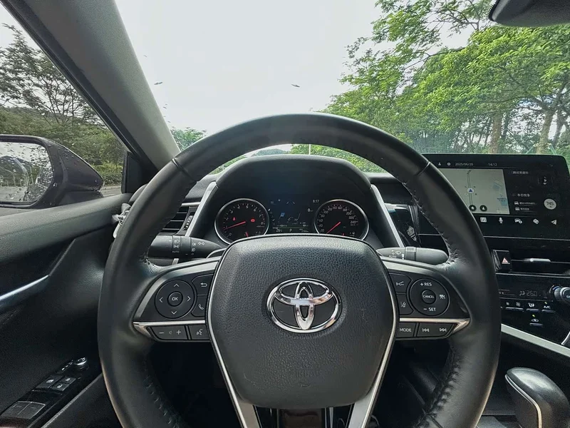 Toyota Camry — фото 13