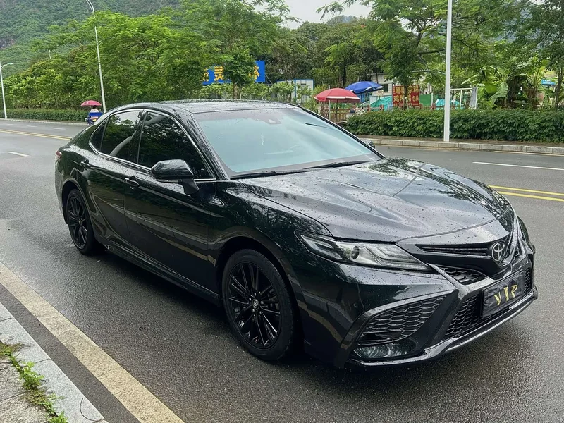 Toyota Camry — фото 3