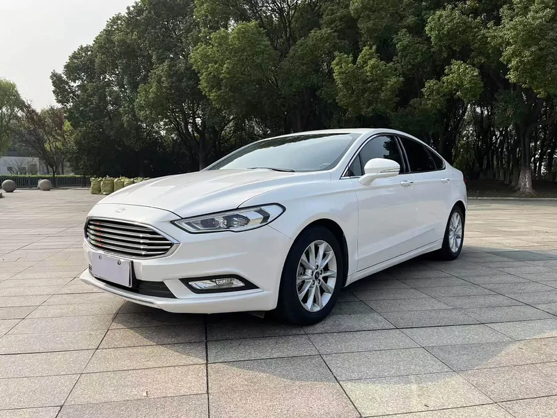 Ford Mondeo — фото 1