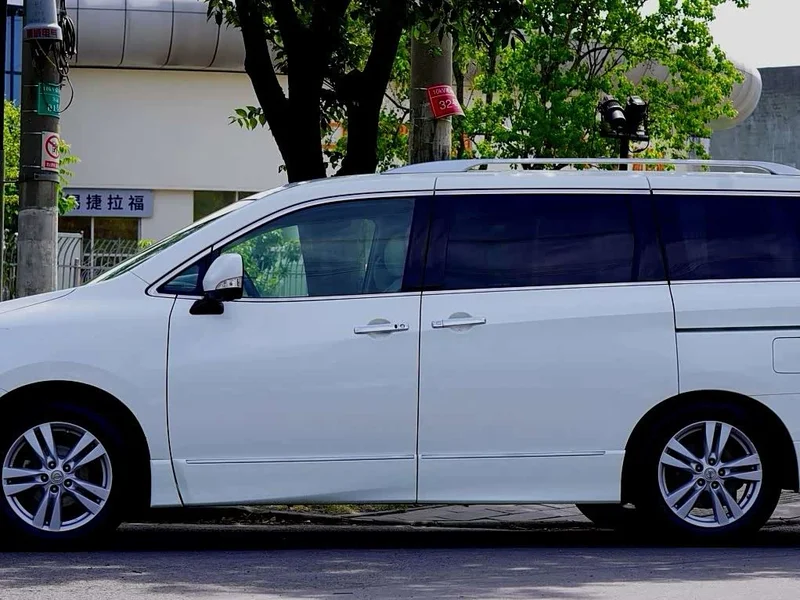 Toyota HiAce GranCabin — фото 2