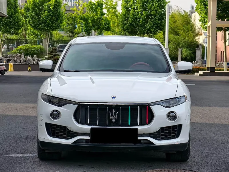 Maserati Levante — фото 1