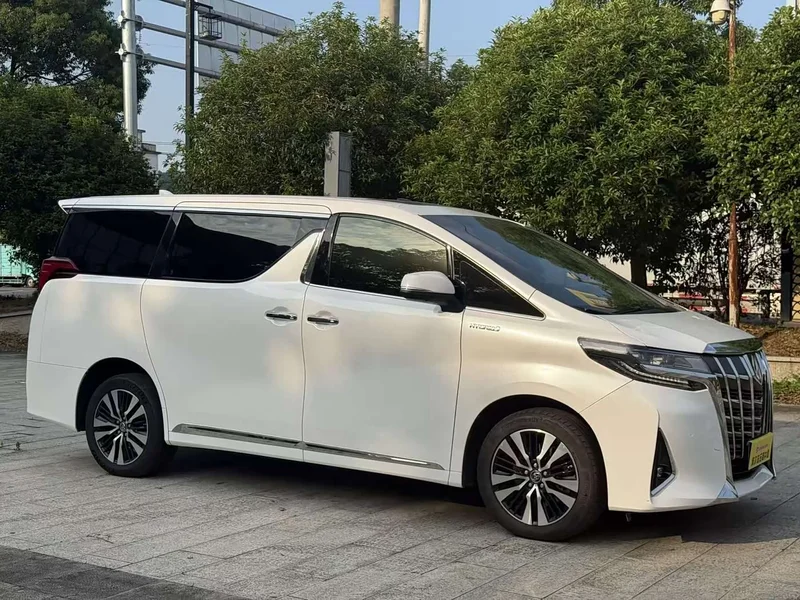 Toyota Alphard — фото 2