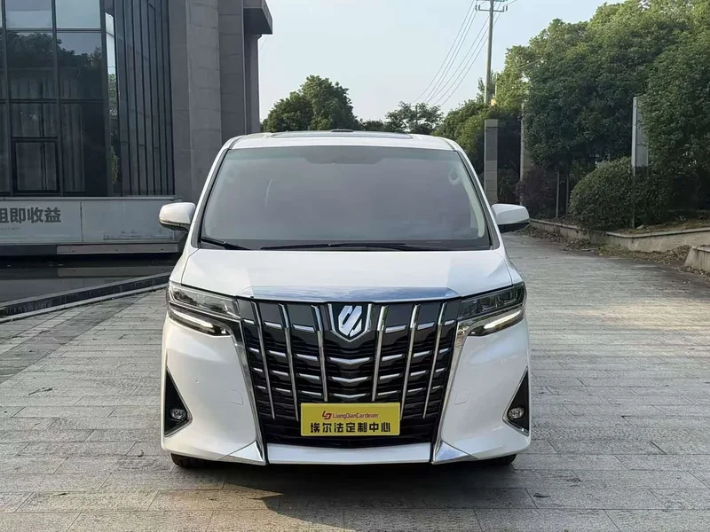 Toyota Alphard — фото 3