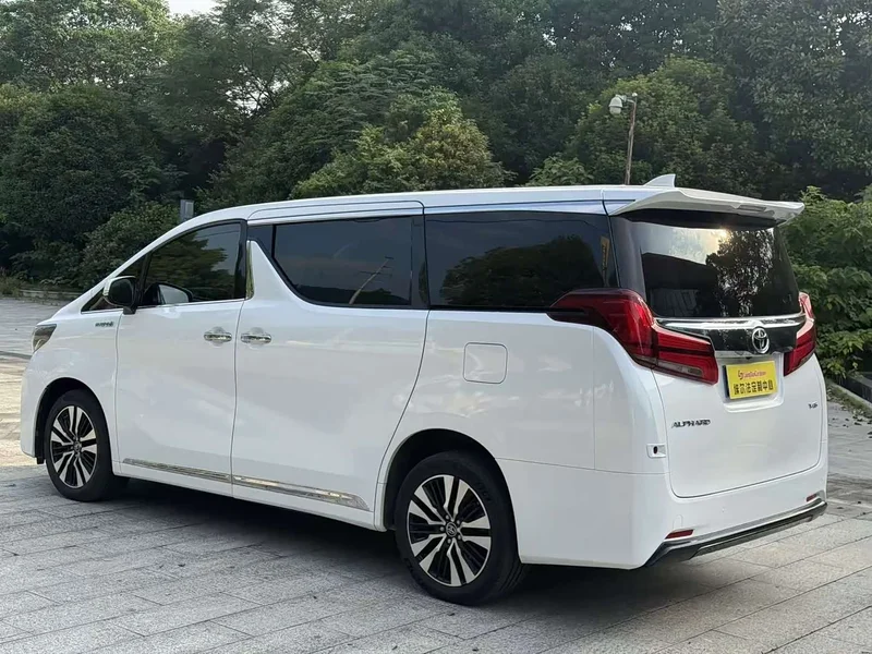 Toyota Alphard — фото 4