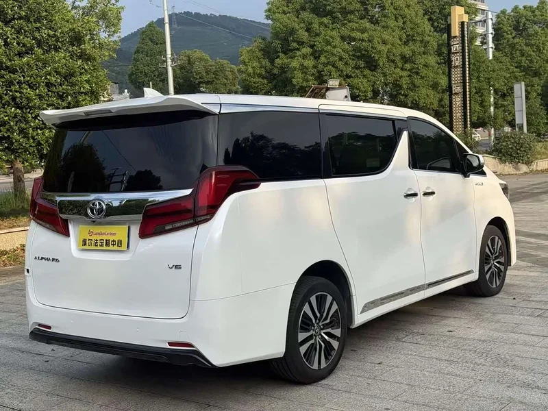 Toyota Alphard — фото 5