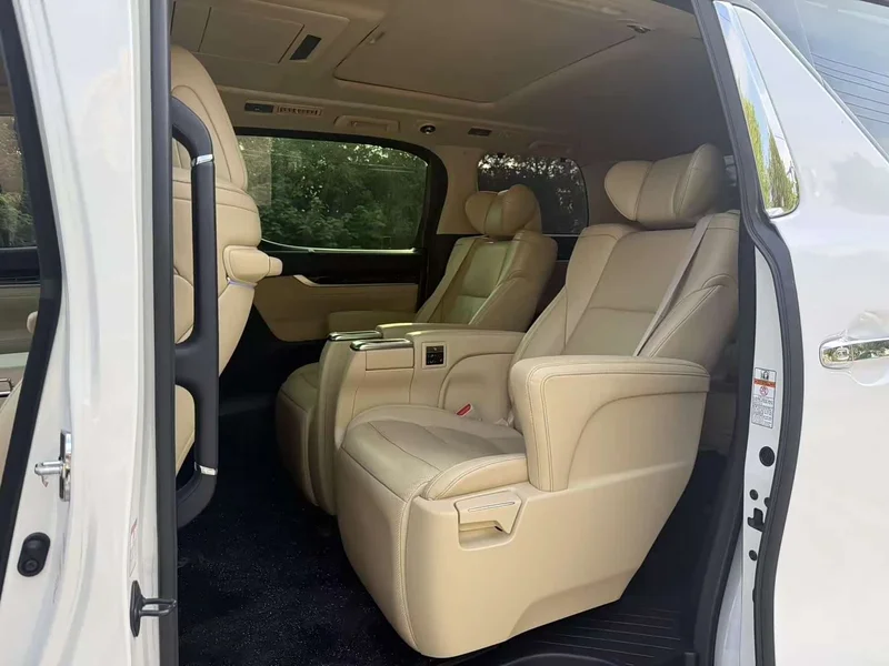 Toyota Alphard — фото 8