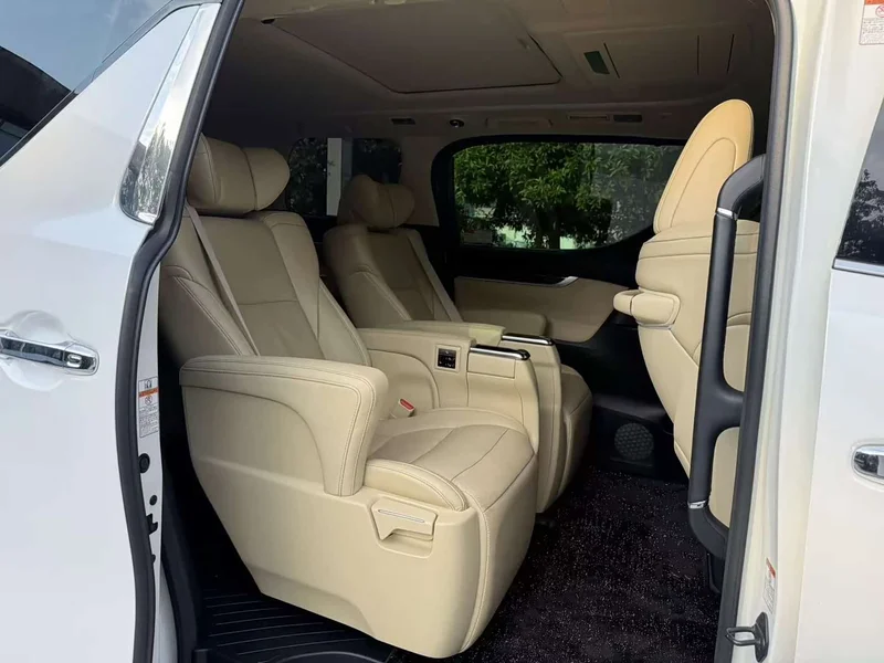 Toyota Alphard — фото 10