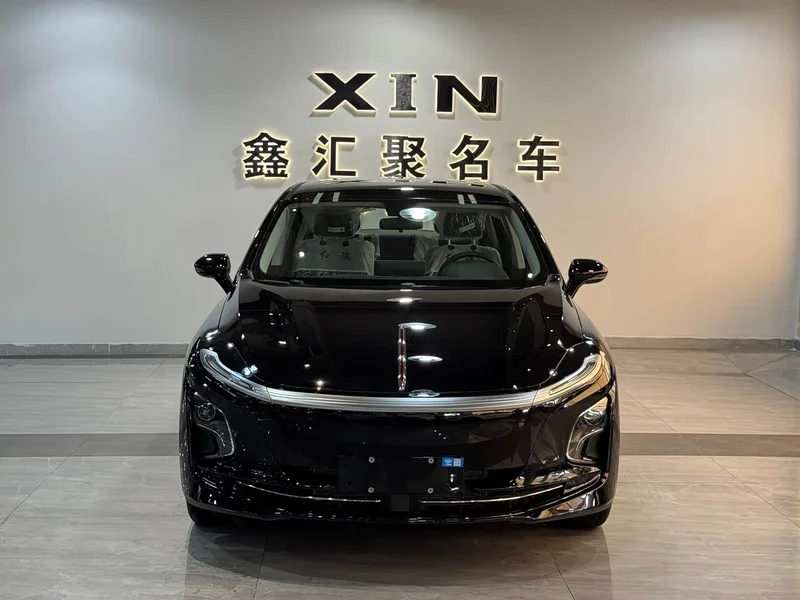 Hongqi E-QM5