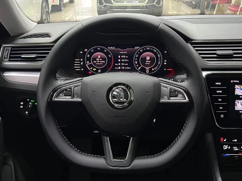 Skoda Superb — фото 11