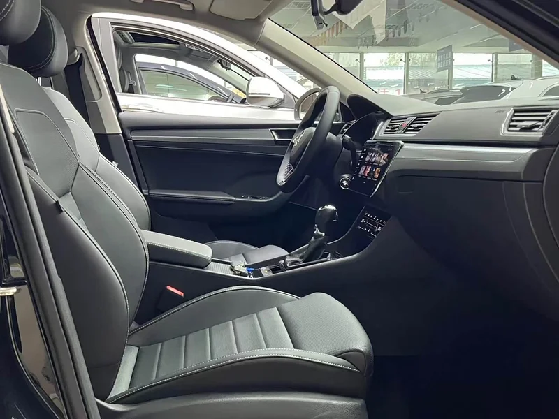 Skoda Superb — фото 17