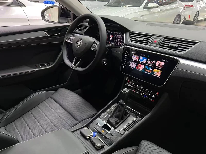 Skoda Superb — фото 19