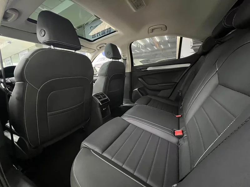 Skoda Superb — фото 7