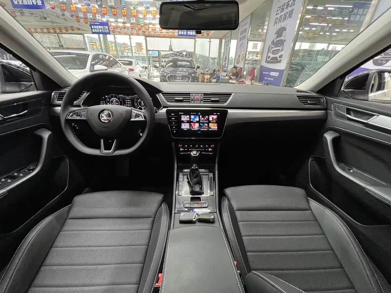 Skoda Superb — фото 10