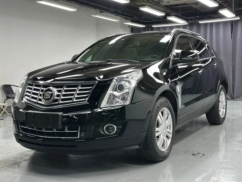 Cadillac SRX — фото 1