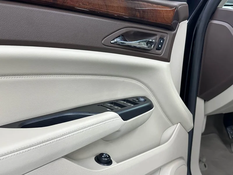 Cadillac SRX — фото 14