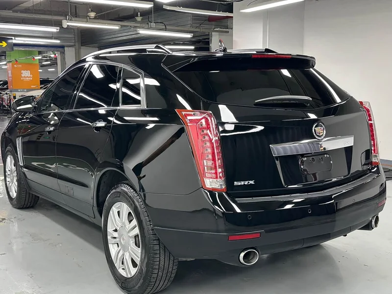Cadillac SRX — фото 2
