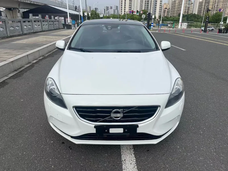 Volvo V40 — фото 2