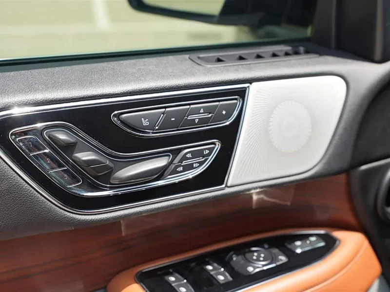 Lincoln Navigator — фото 15