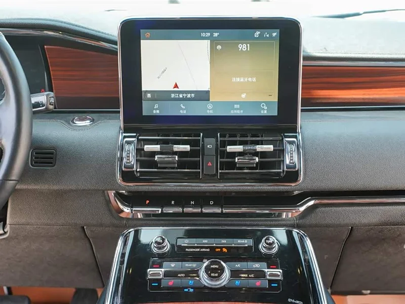 Lincoln Navigator — фото 16