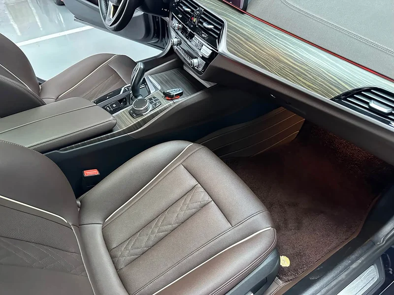 BMW 5-Series — фото 10