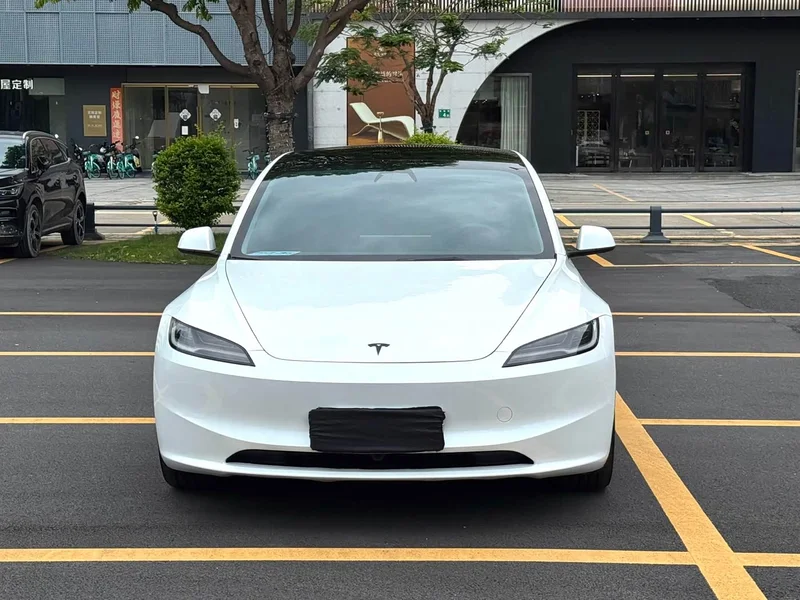 Tesla Model 3 — фото 1