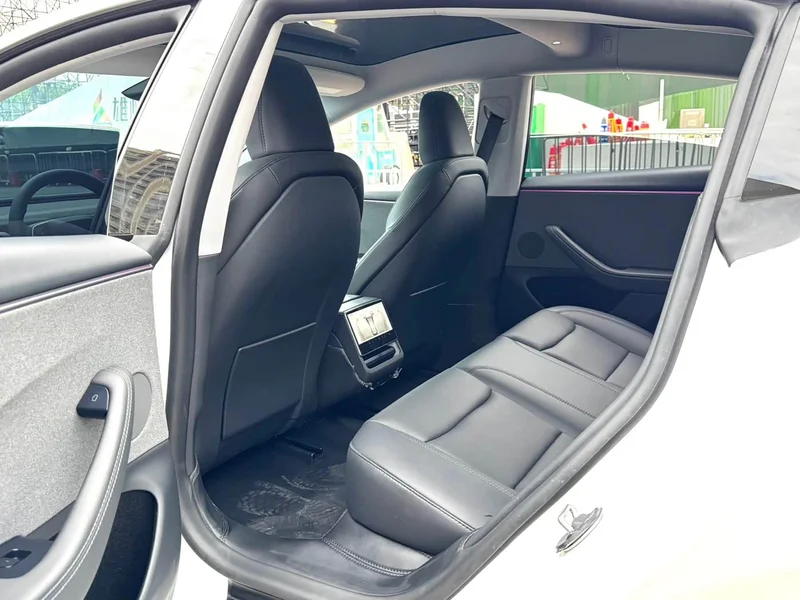 Tesla Model 3 — фото 12