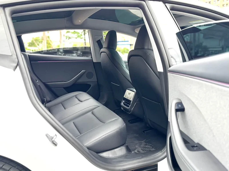 Tesla Model 3 — фото 14