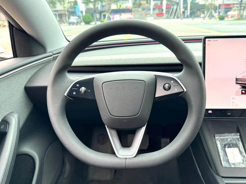 Tesla Model 3 — фото 16