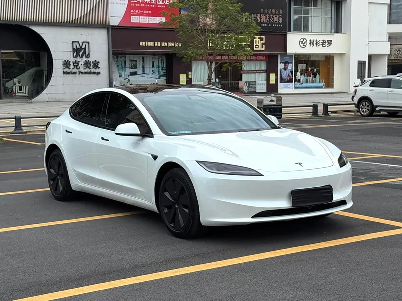 Tesla Model 3 — фото 3