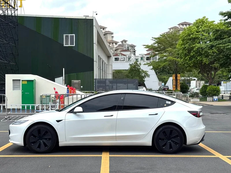 Tesla Model 3 — фото 4