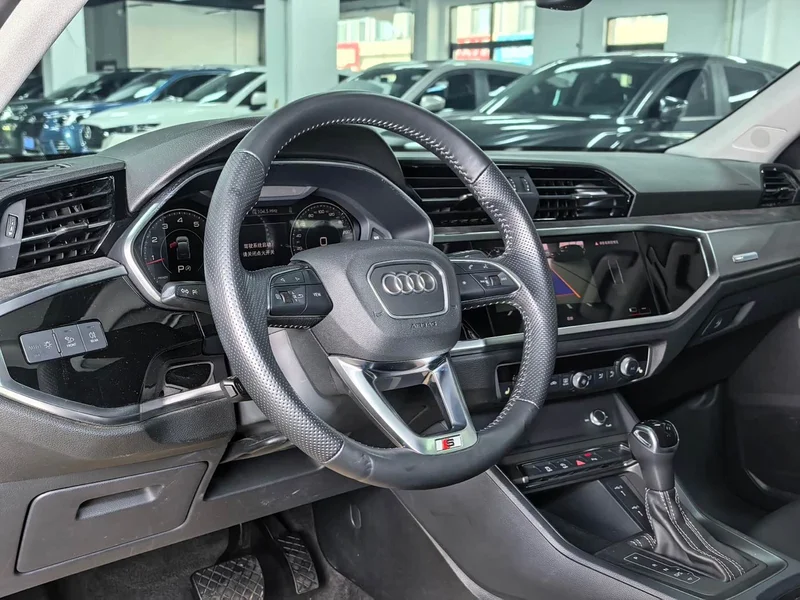 Audi Q3 Sportback — фото 10