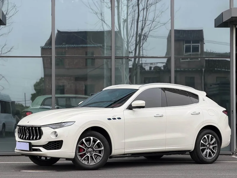 Maserati Levante — фото 1