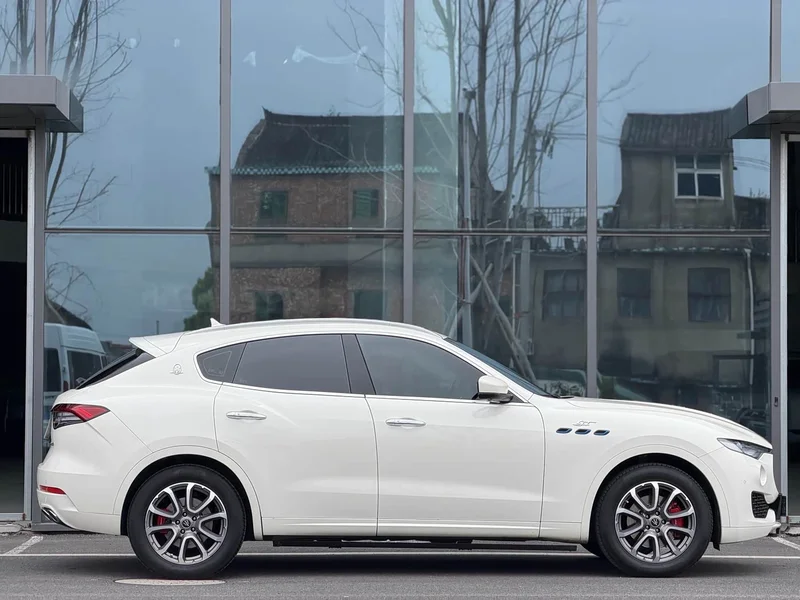 Maserati Levante — фото 3