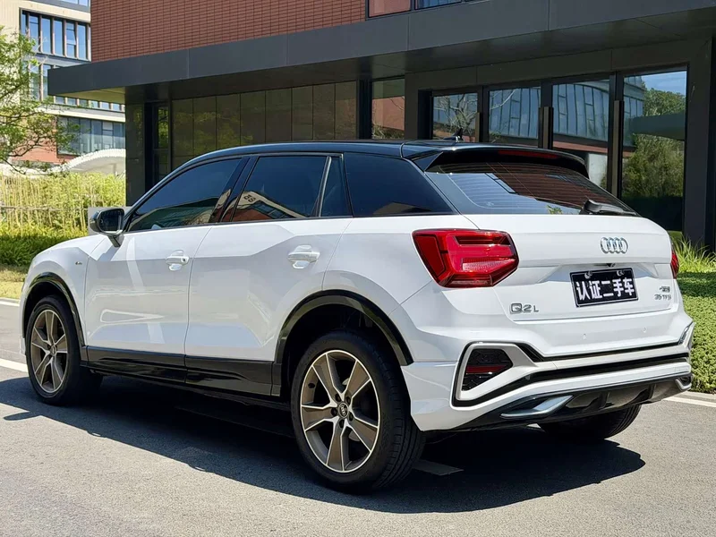 Audi Q2L — фото 21